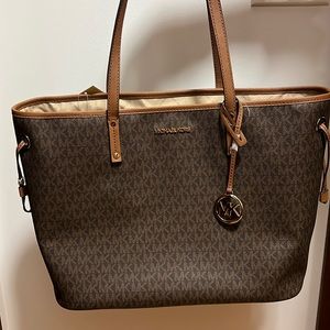 Michael kors bag brand new !!